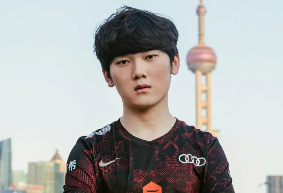 爱游戏-JackeyLove在皇家马德里比赛中比赛规则变更，反败为胜引发热议！-爱游戏