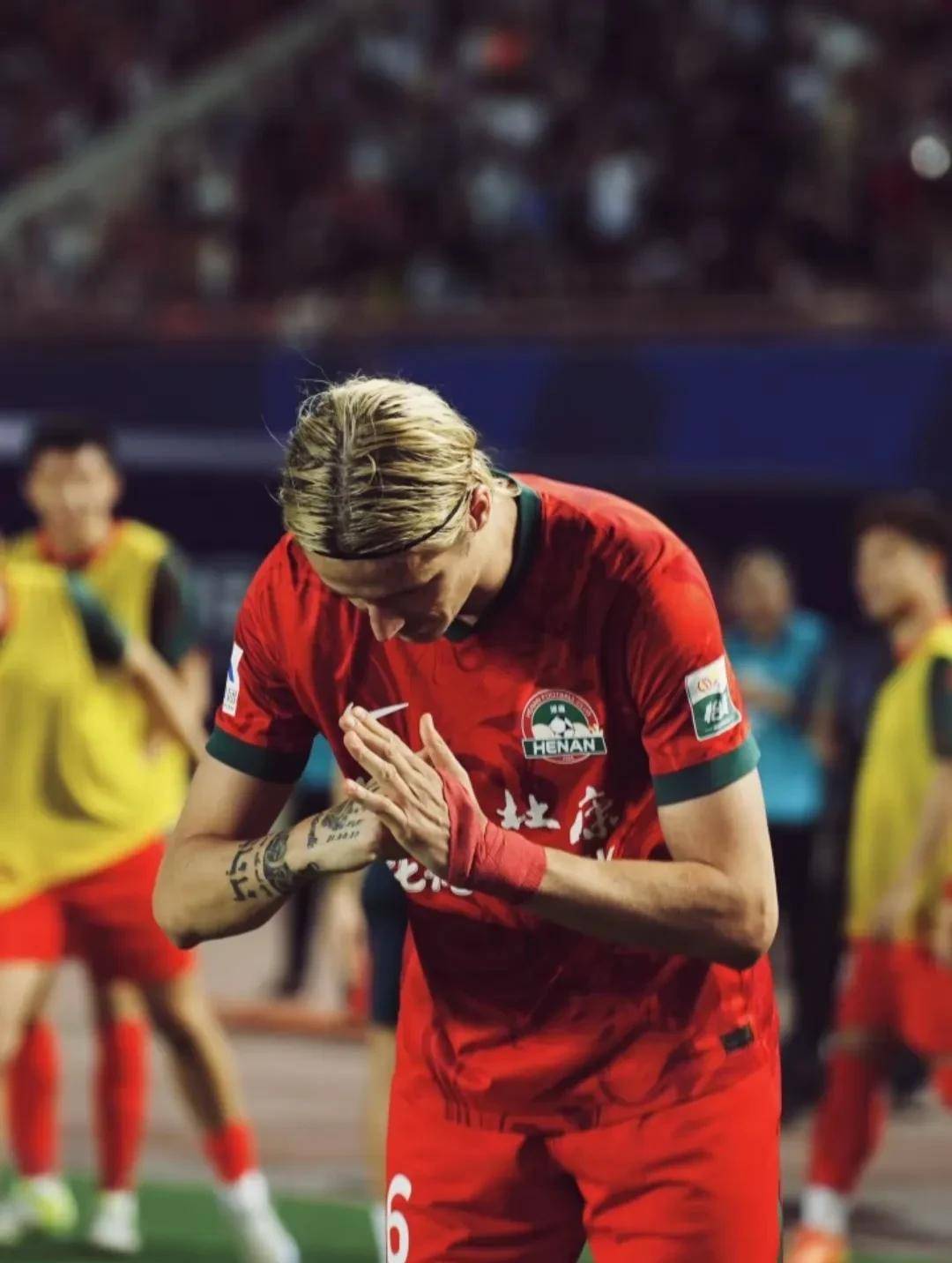 爱游戏体育官方入口-多特蒙德后卫神勇救险，助球队成功保级，操作出现文化这里.-爱游戏体育官方入口