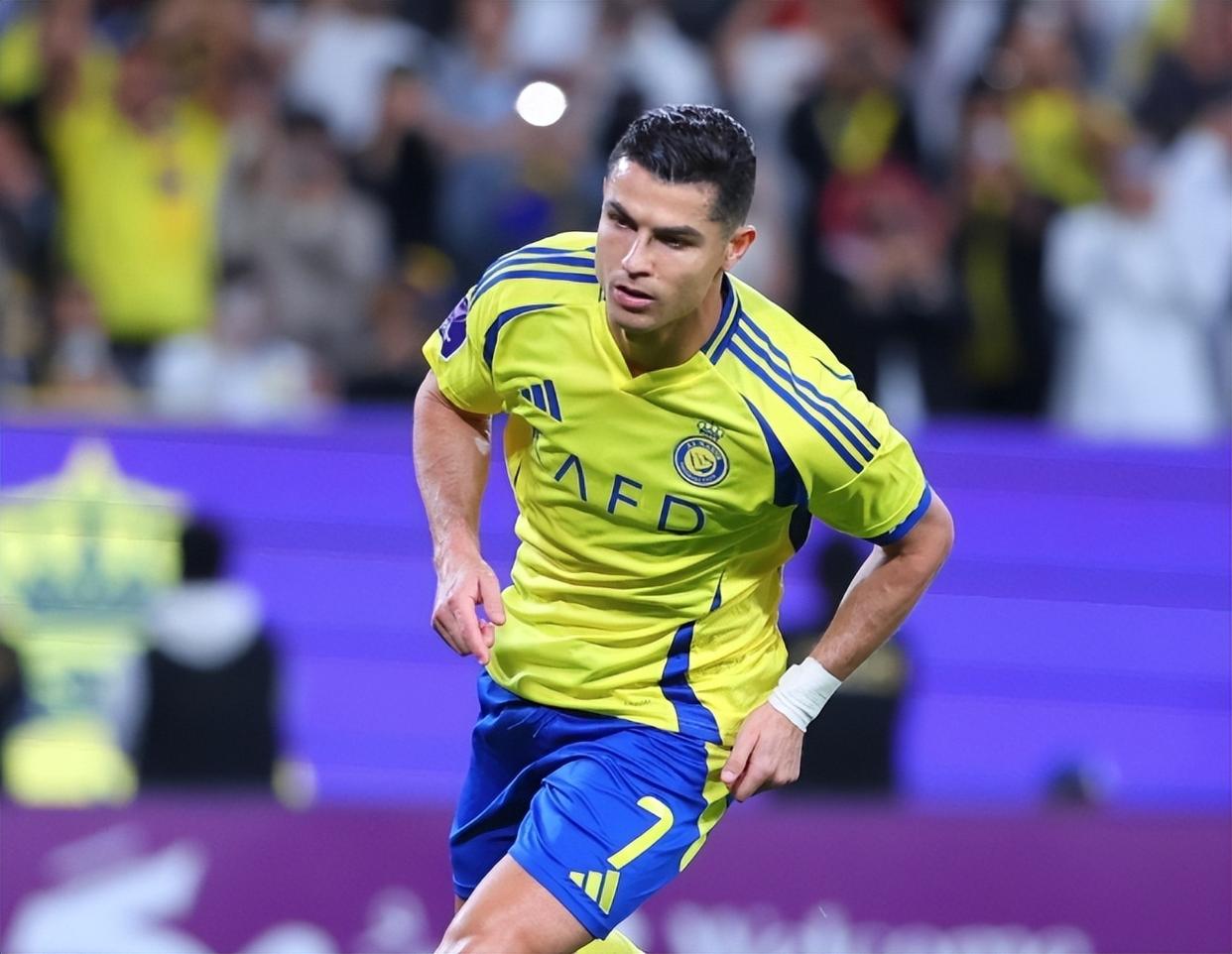 爱游戏体育官方-包含西亚卡姆与80激战法国队分钟，晋级下一阶段胜负难料！，C罗焦点对战观众掌声雷动的词条-爱游戏体育官方